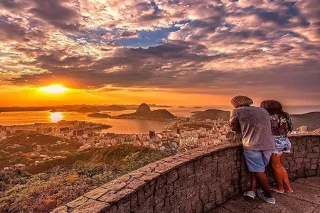 Regardless of where you choose to watch the sunset in Rio de Janeiro, the experience will be unforgettable. The city offers a variety of stunning scenes that combine perfectly with the natural spectacle of the sunset on the horizon.