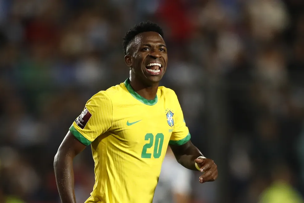 His speed, technical ability and ability to quickly dribble have made him a valuable asset to both Real Madrid and the Brazilian national team.